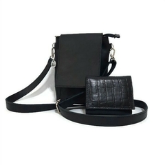 Juntas: Bandolera Flavia negro liso + Billetera mini croco negro - comprar online