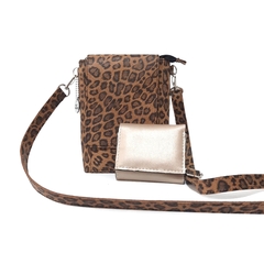 Juntas: Bandolera Flavia animal print + Billetera mini metalizado mate