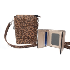 Juntas: Bandolera Flavia animal print + Billetera mini metalizado mate - comprar online