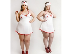 Enfermeira de vestido plus size