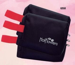 Necessaire preta com alça vermelha