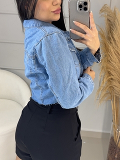 JAQUETA CROPPED JEANS - BRAD CLOSET