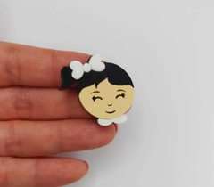 APLIQUE MENINA DE LACINHO ACRÍLICO - 1 UNIDADE - comprar online