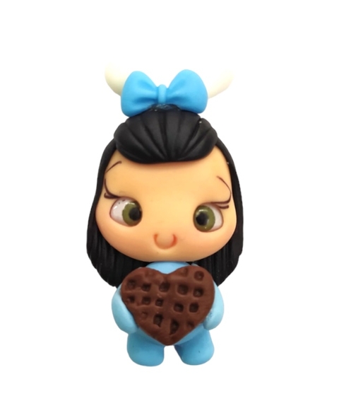 APLIQUE BONEQUINHA BISCUIT AZUL COM CHOCOLATE CABELO PRETO - 1 UNIDADE
