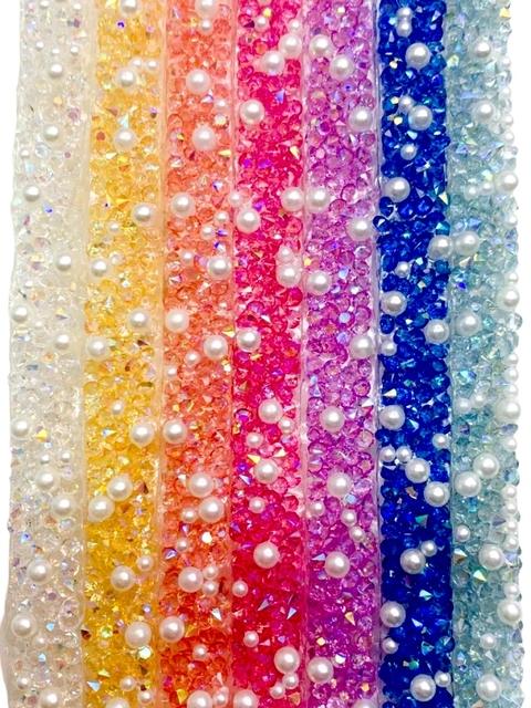 MANTA DE STRASS COM PÉROLAS BRANCAS - 1 UNIDADE/FILEIRA