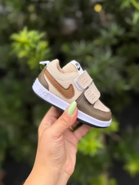 TENIS NIKE VELCRO MARROM | 18 AO 25 - comprar online