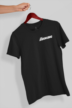 CAMISETA T-SHIRT PRETA UNISSEX FILME O ILUMINADO THE SHINING na internet