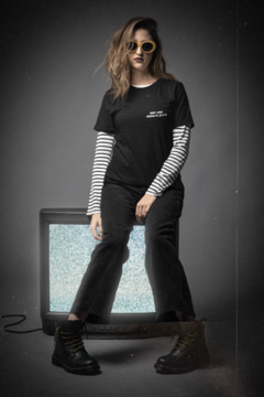 Imagem do Camiseta T-shirt Divertida com a frase Mais uma Camiseta Preta