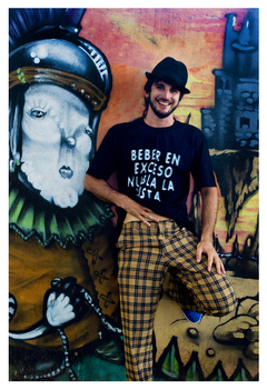 Camiseta T-shirt Beber en Exceso Nubla la Vista (REPOSIÇÃO, NOVOS TAMANHOS NO ESTOQUE!)