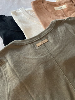 Remera GIGI en internet