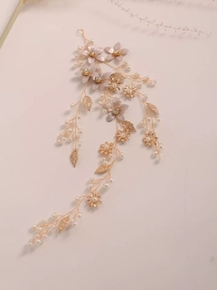 Arranjo Grinalda em flores e folhas com pérolas Paula - Rebeca Noivas Rec
