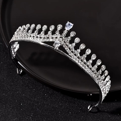Coroa estilo Princesa Quesia em Pedrarias Banhado á Prata - comprar online