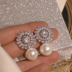 Conjunto Tiara em Pérolas + Brincos Ambos Banhados á Prata na internet