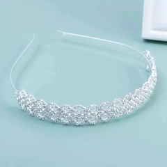 Tiara ou porta coque em Pedrarias banhado a prata
