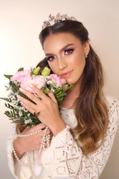 Coroa em pedrarias e cristais flowers love Rosé na internet
