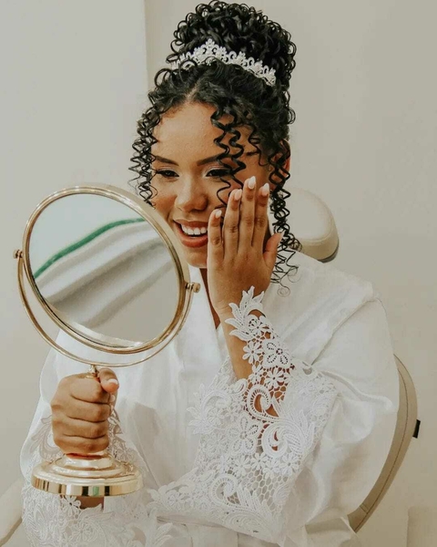 Coroa em Zircônias & Pérolas Banhado á Prata as Ketylin