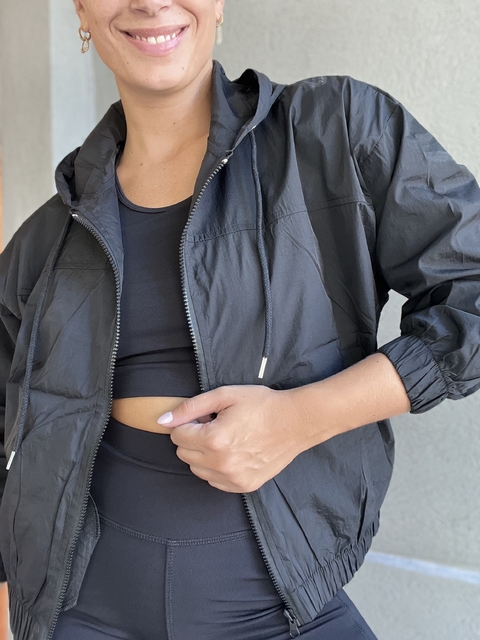 Campera Rompeviento Alba - Negra - comprar online