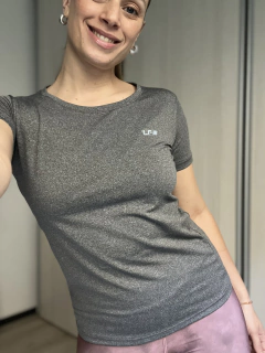 Remera Basic Fit - Gris - D O N A T A 