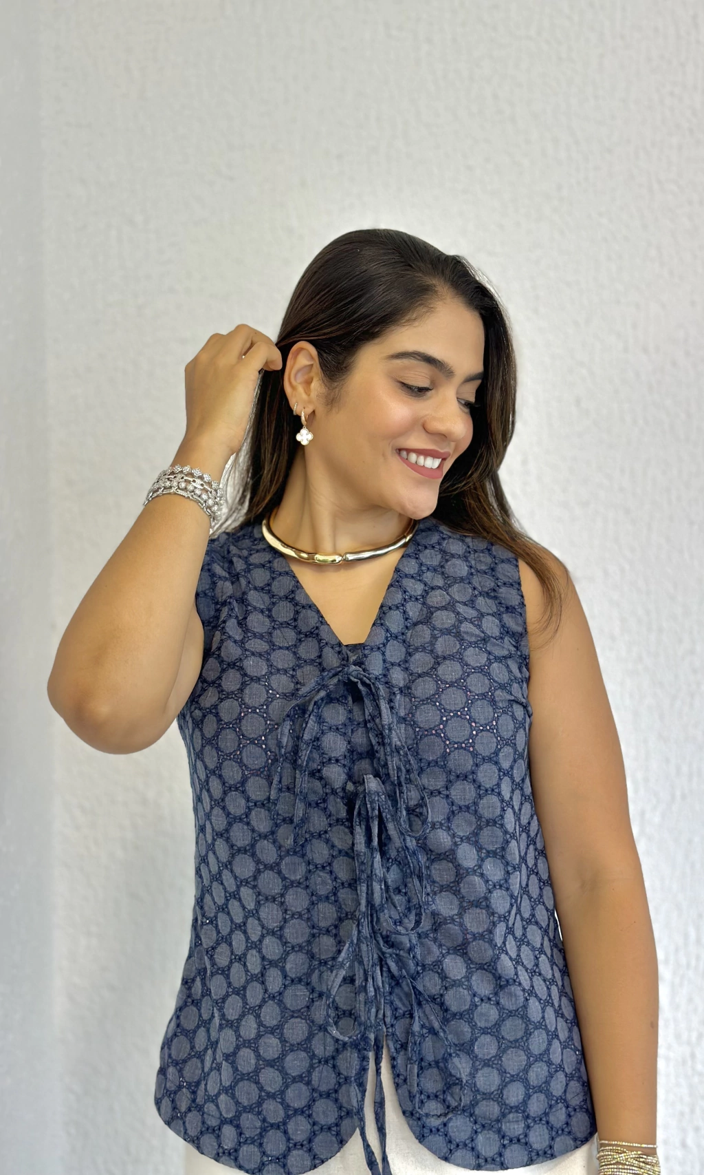 BLUSA LAÇO MEL AZUL COM ESFERAS
