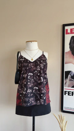 Blusa floral na internet