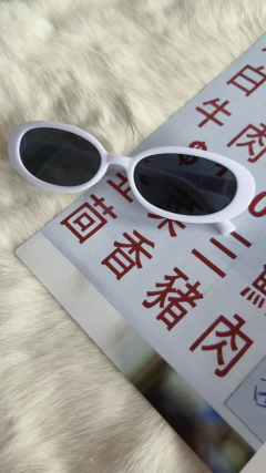 Óculos sol p&b na internet