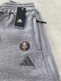 PANTALON ADIDAS ALGODON FRIZADO - Fashion Lovers