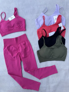SET CONJUNTO TOP + CALZA SEAMLESS