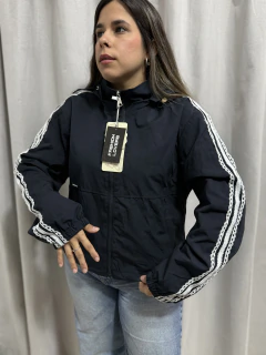 CAMPERA ROMPEVIENTO HHP 563 DAMA en internet