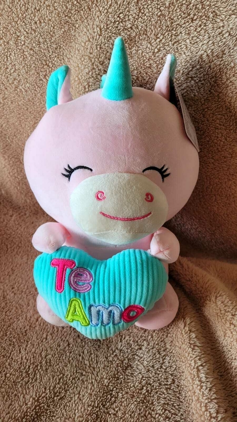 Unicornio bebe con corazon