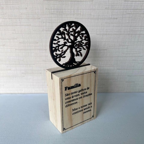 Enfeite Madeira Pinus 15cm - Árvore | Família
