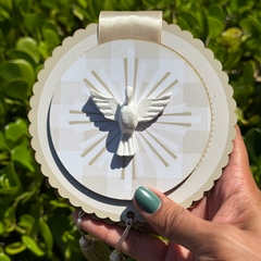 Escapulário de Porta Espírito Santo – MDF com Resina e Tassel - 120cm - MARA ROCHA DECORAÇÃO
