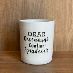 Vaso Decorativo Cerâmica 10cm - "Orar Descansar Confiar Agradecer" - loja online