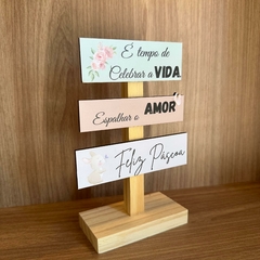 Placa de Mesa MDF e Pinus 18cm - Páscoa...É tempo de Celebrar a Vida - MARA ROCHA DECORAÇÃO