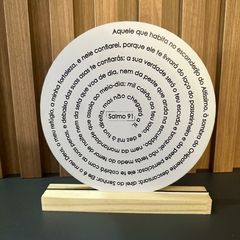 Enfeite de Mesa MDF Redondo 20cm Branco - Salmo 91 - MARA ROCHA DECORAÇÃO