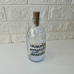 Garrafa de Vidro 500ml com LED - Insista, Persista e Não Desista - comprar online
