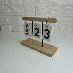 Calendário Permanente de Mesa Pinus 20cm Argola Prata - Plaquinhas Diárias na internet