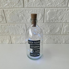 Garrafa de Vidro 500ml com LED - Siga Seus Sonhos e Não Desista - MARA ROCHA DECORAÇÃO