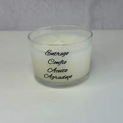 Porta Vela Vidro Pequeno 140ml - Entrego, Confio, Aceito, Agradeço + Vela Aromática Bambu na internet