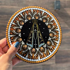 Mandala de Parede em Azulejo 16cm - Nossa Senhora Aparecida Preta e Bege na internet