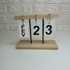 Calendário Permanente de Mesa Pinus 20cm - Plaquinhas Diárias - comprar online