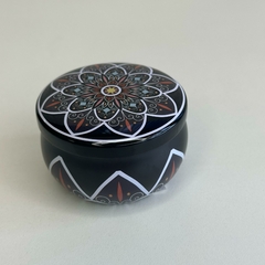 Vela Decorativa na Lata - Mandala Preta - comprar online