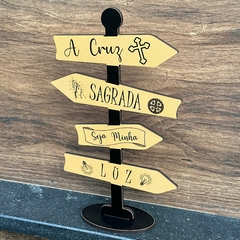 Setas de Mesa MDF 25cm - A Cruz Sagrada Seja Minha Luz (Amarelo) - loja online