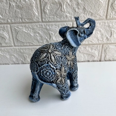 Elefante Médio em Resina 17 cm - Flor Azul