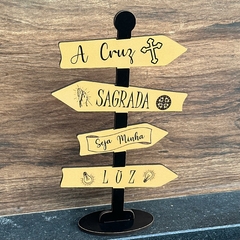 Setas de Mesa MDF 25cm - A Cruz Sagrada Seja Minha Luz (Amarelo) na internet