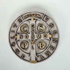 Medalha de São Bento em Gesso - Marfim e Dourada - MARA ROCHA DECORAÇÃO