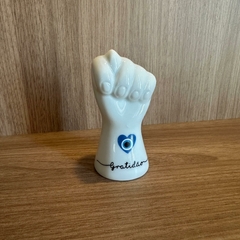 Figa de Porcelana - Olho Grego - Gratidão - MARA ROCHA DECORAÇÃO