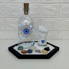 Kit HARMONIA DIVINA (4 Itens) - Jardim Zen Preto, Garrafa LED OG Central, Kit 7 Chakras Rolado, Figa OG Proteção - MARA ROCHA DECORAÇÃO