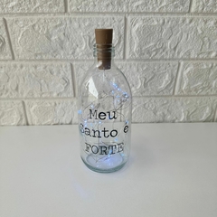 Garrafa de Vidro 500ml com LED - Meu Santo é Forte - comprar online