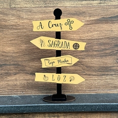 Setas de Mesa MDF 25cm - A Cruz Sagrada Seja Minha Luz (Amarelo)