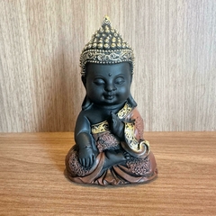 Buda Tibetano em Resina 12cm Marrom e Dourado - Meditando - MARA ROCHA DECORAÇÃO